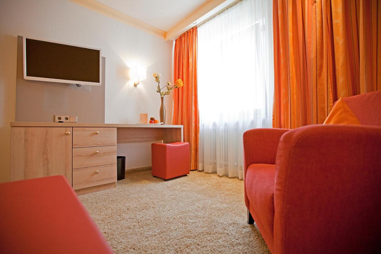 Hotel Krone Ohg Герлинген Экстерьер фото