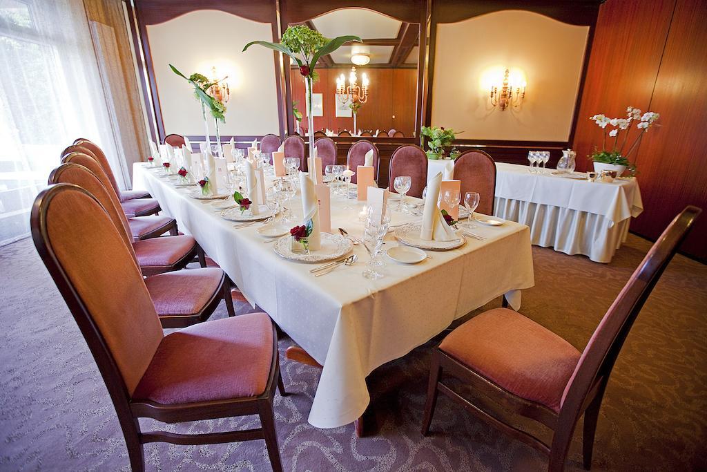 Hotel Krone Ohg Герлинген Экстерьер фото