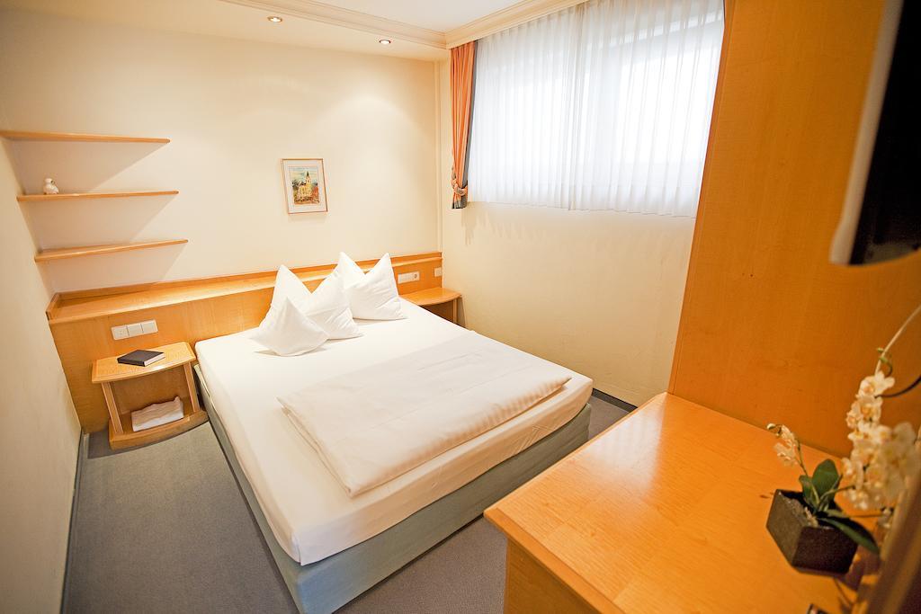 Hotel Krone Ohg Герлинген Номер фото
