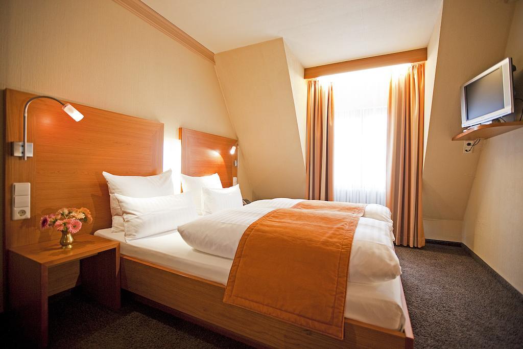 Hotel Krone Ohg Герлинген Номер фото